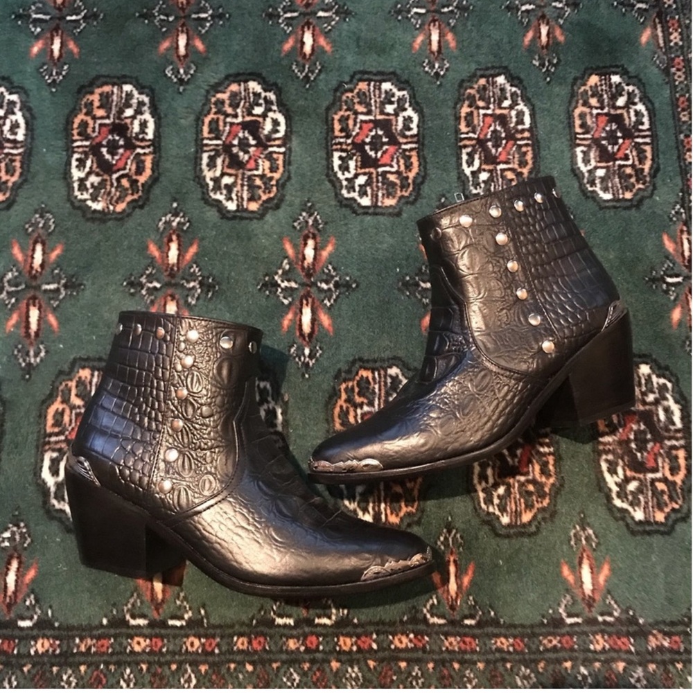 Wandering Coyote Studded Leather Croc Boots🖤